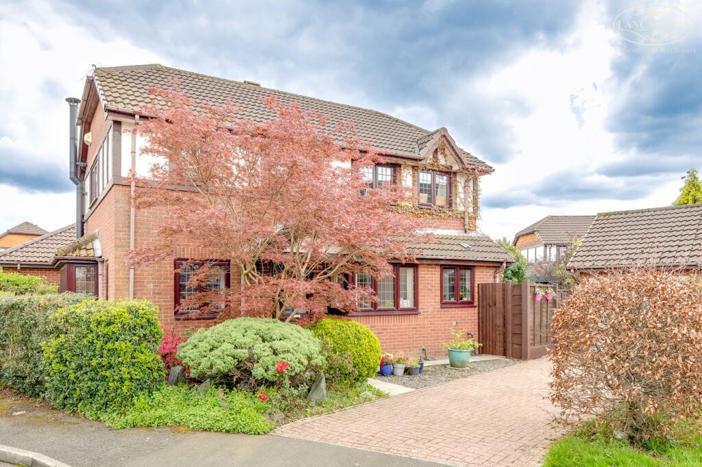 3 bedroom detached house for sale in Avonhead Close, Horwich, Bolton, BL6