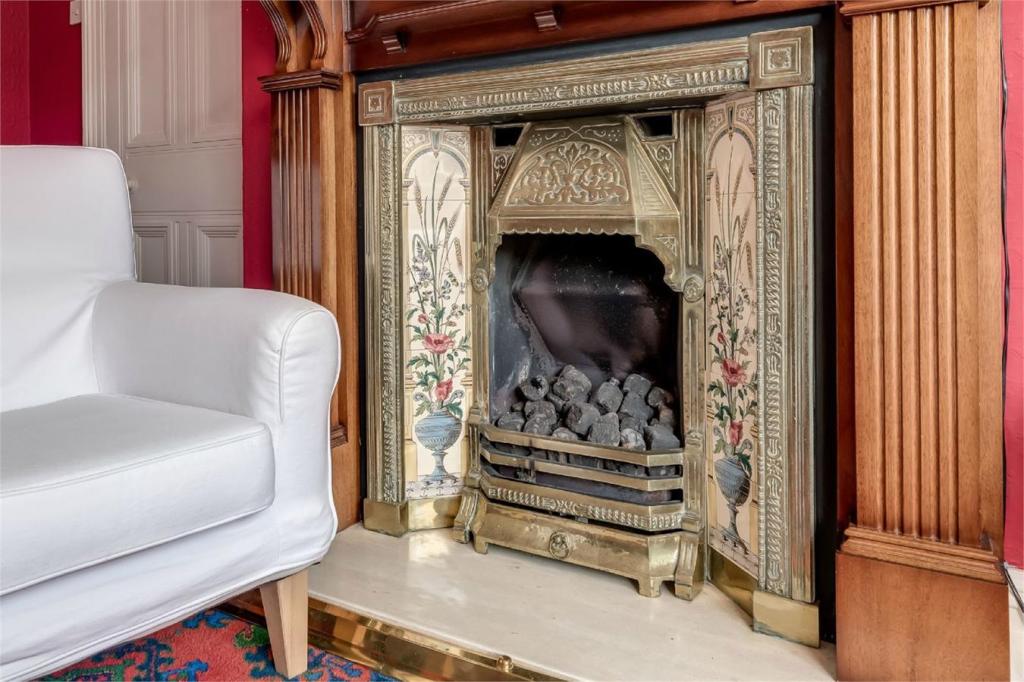 4 bedroom semidetached house for sale in Crown Lane, Horwich, BL6