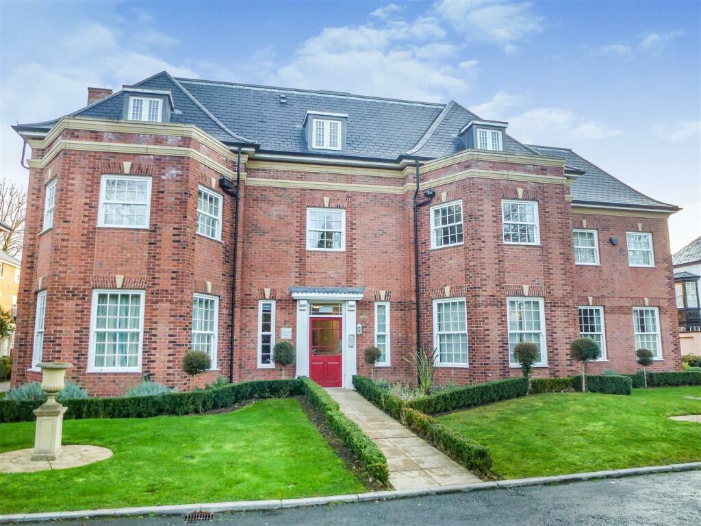 2 bedroom flat for sale in Ince House, John Cullis Gardens, Kenilworth Road, Royal Leamington Spa, CV32