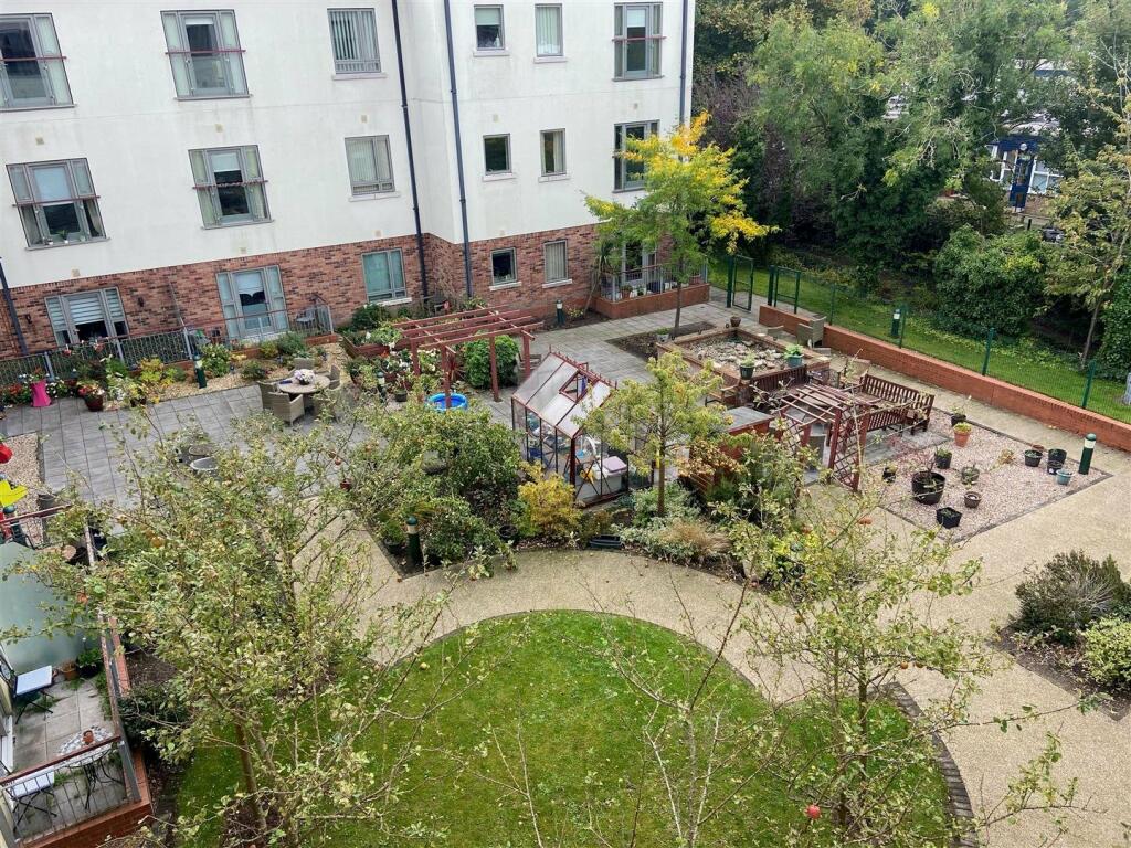 2 bedroom retirement property for sale in Aughton Street, Ormskirk, L39