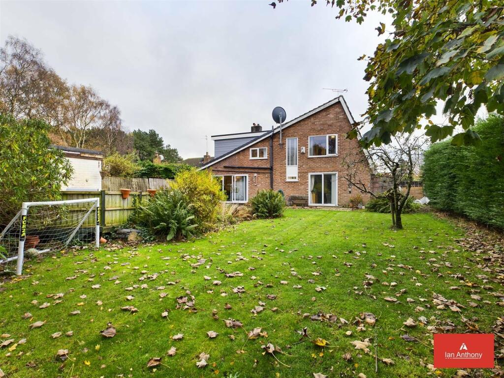 4 bedroom detached house for sale in Crescent Green, Aughton, Ormskirk, L39