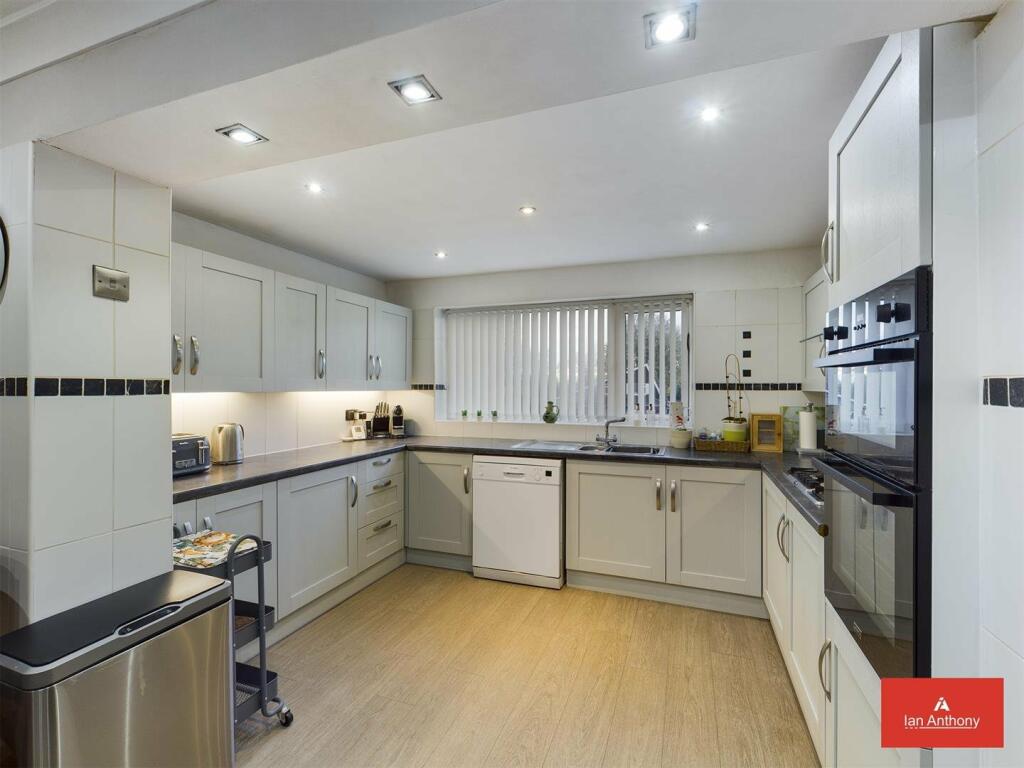 4 bedroom detached house for sale in Crescent Green, Aughton, Ormskirk, L39