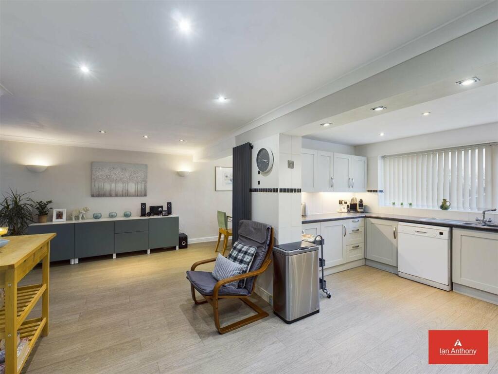 4 bedroom detached house for sale in Crescent Green, Aughton, Ormskirk, L39