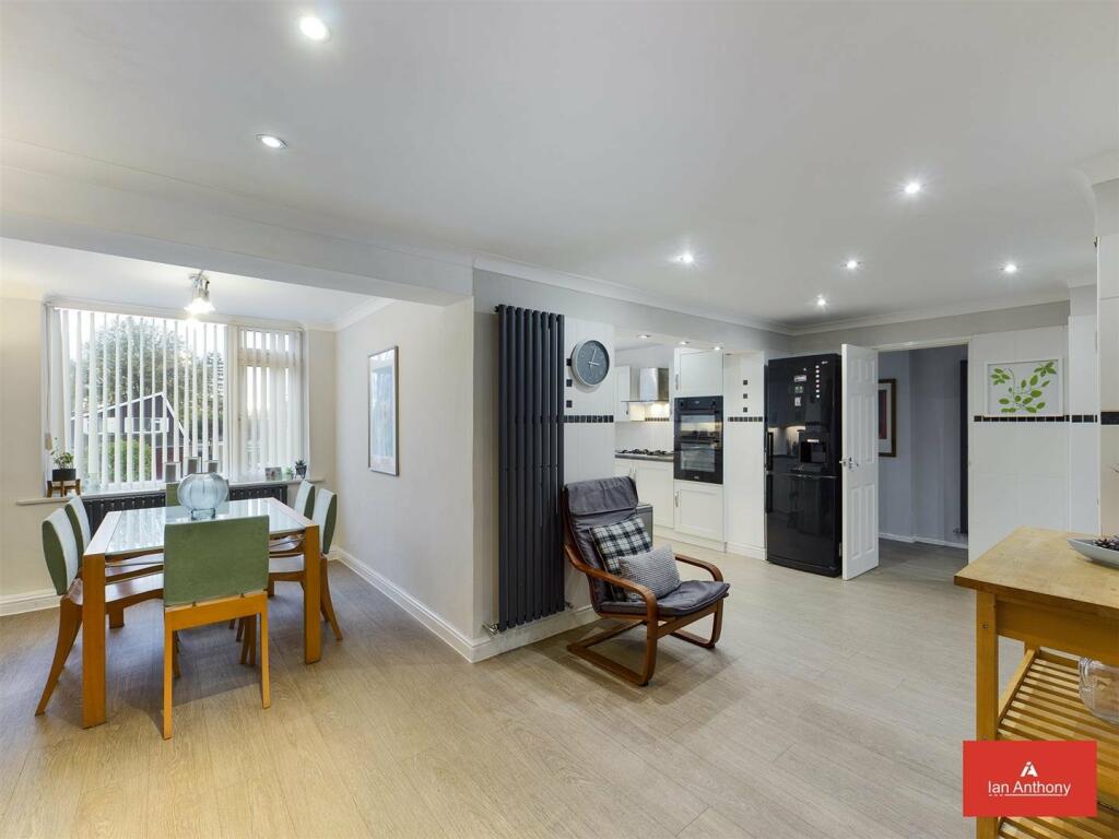 4 bedroom detached house for sale in Crescent Green, Aughton, Ormskirk, L39