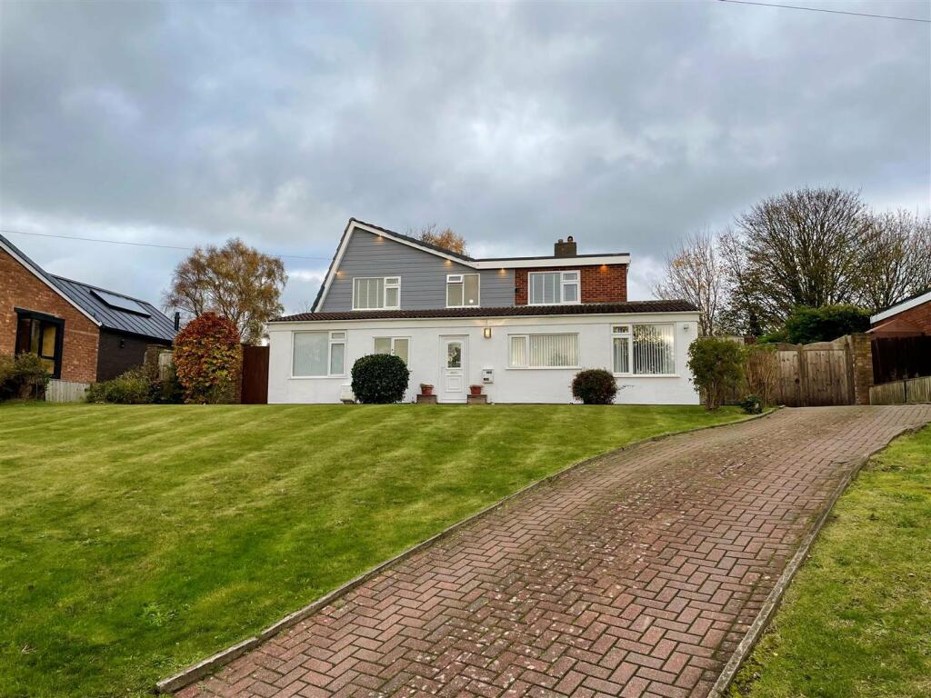 4 bedroom detached house for sale in Crescent Green, Aughton, Ormskirk, L39