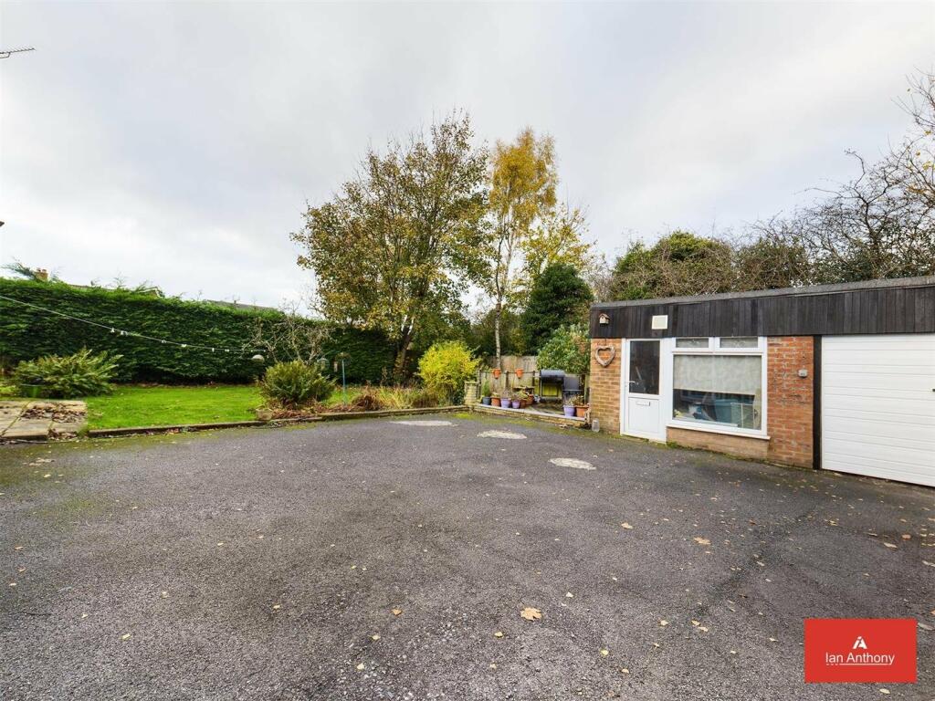 4 bedroom detached house for sale in Crescent Green, Aughton, Ormskirk, L39