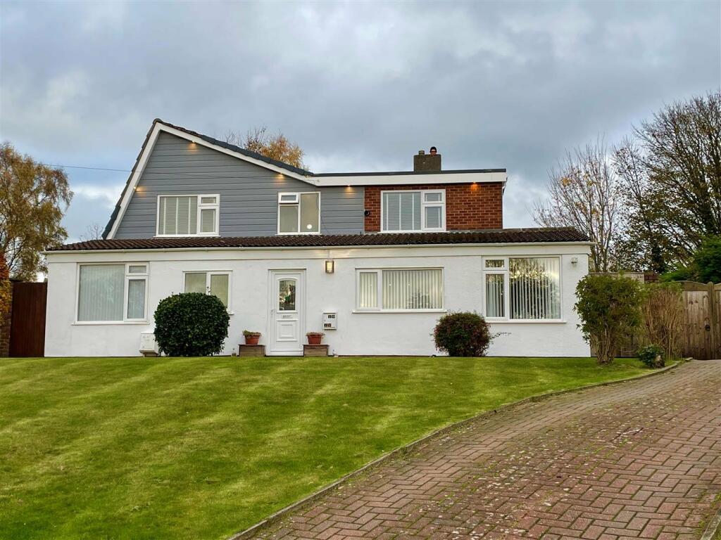 4 bedroom detached house for sale in Crescent Green, Aughton, Ormskirk, L39