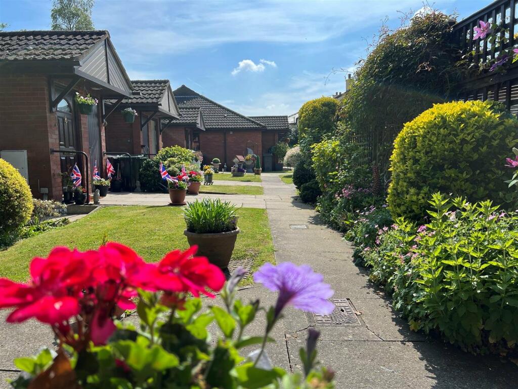2 bedroom semidetached bungalow for sale in Ormond Avenue, Westhead
