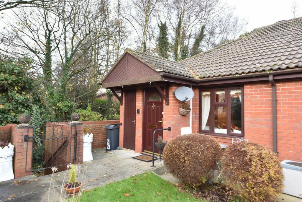 2 bedroom semidetached bungalow for sale in Ormond Avenue, Westhead