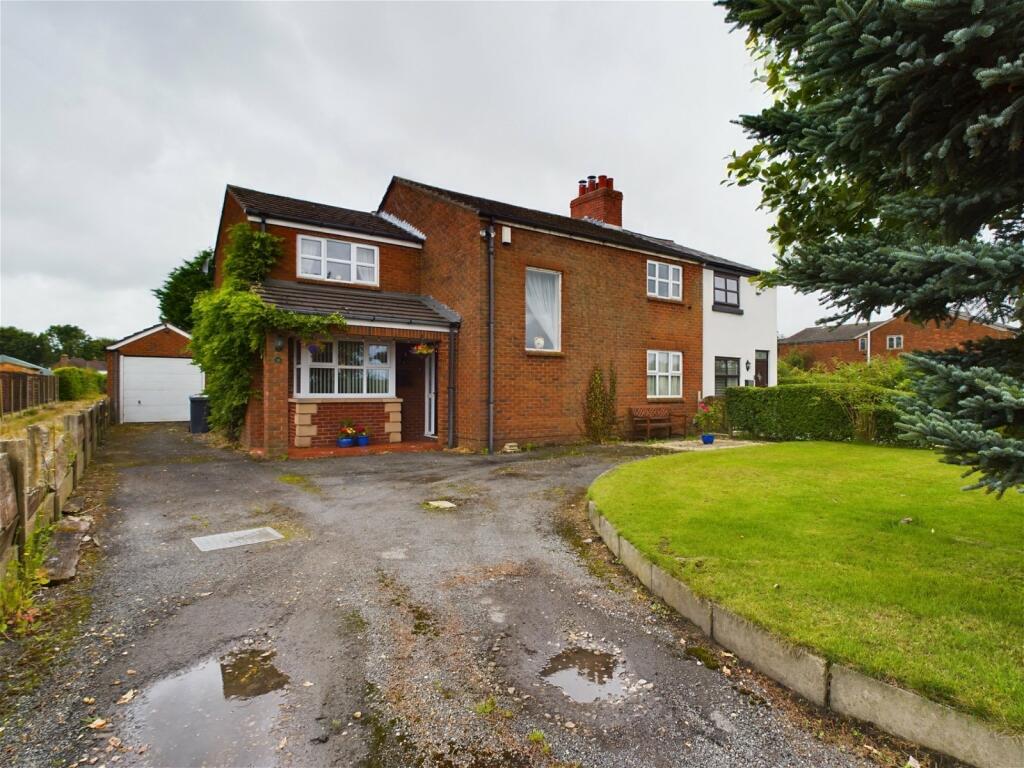 3 bedroom semidetached house for sale in Coach Road, Bickerstaffe