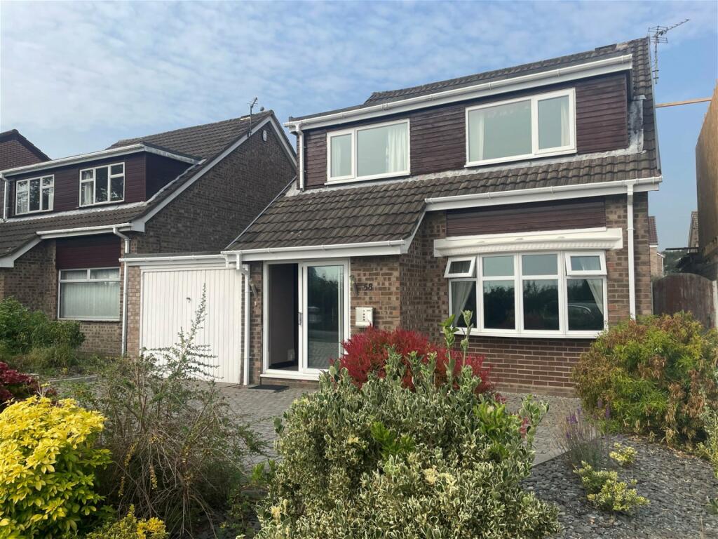 4 bedroom detached house for sale in Black Moss Lane, Aughton, L39