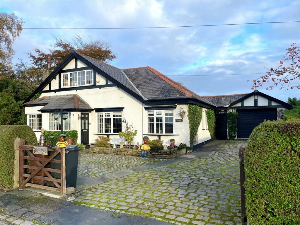 3 bedroom detached house for sale in Mairscough Lane,Downholland, L39