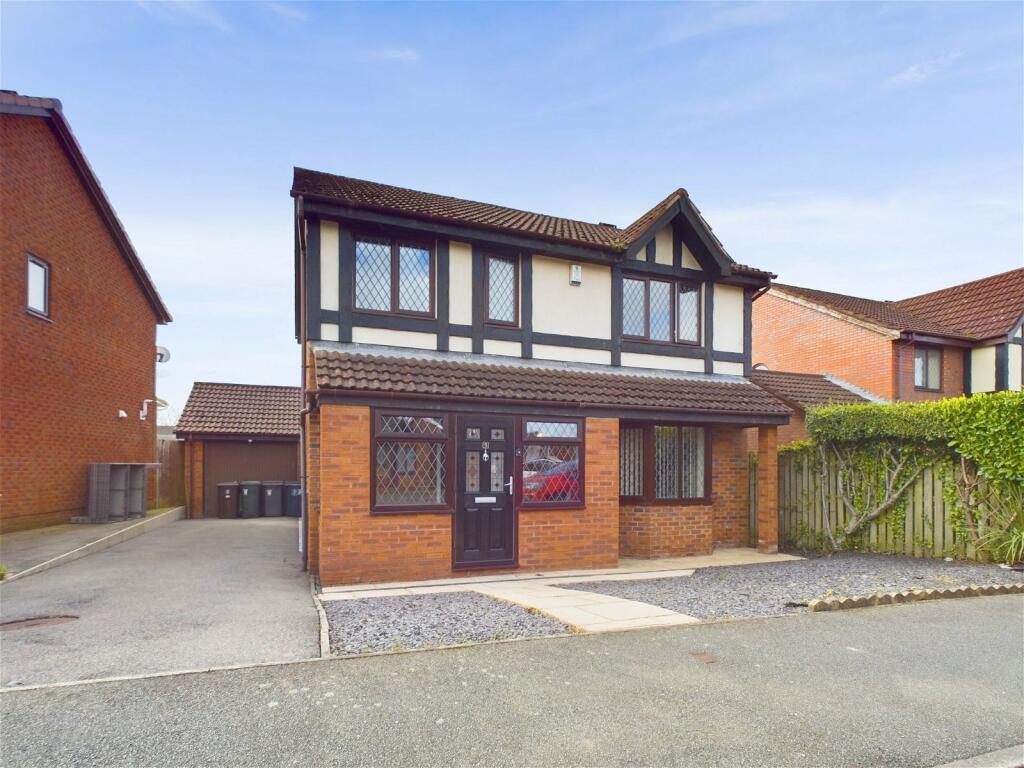 4 bedroom detached house for sale in Vicarage Gardens, Burscough