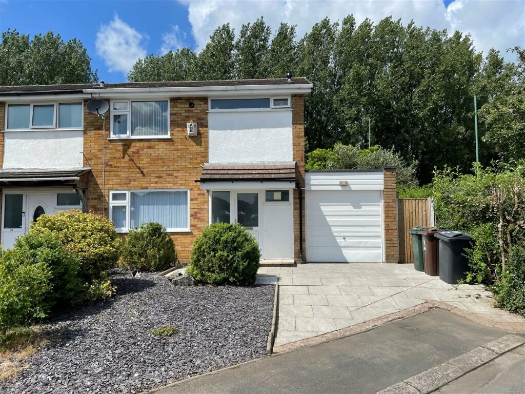 3 bedroom semidetached house for sale in Turnberry, Skelmersdale, Lancashire, WN8 8EQ, WN8
