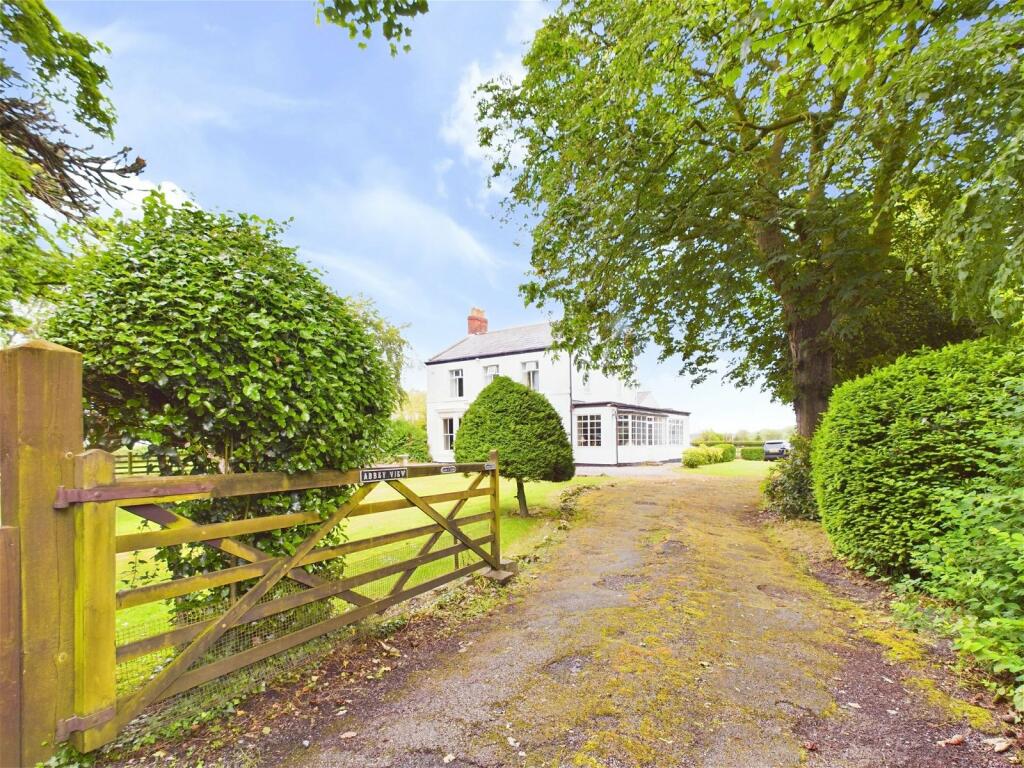 4 bedroom detached house for sale in Abbey View, Southport Road