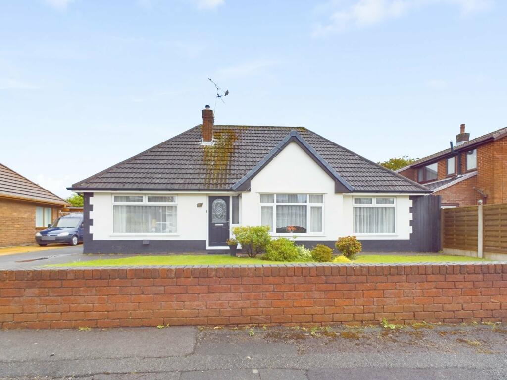 3 bedroom detached bungalow for sale in Hallmoor Close, Aughton