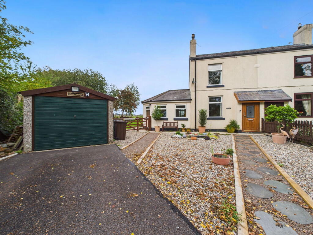 Main image of property: Warpers Moss Lane, Burscough L40 4AH