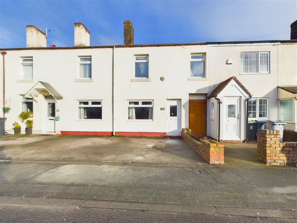 4 bedroom terraced house for sale in Long Lane, Aughton, Ormskirk, L39