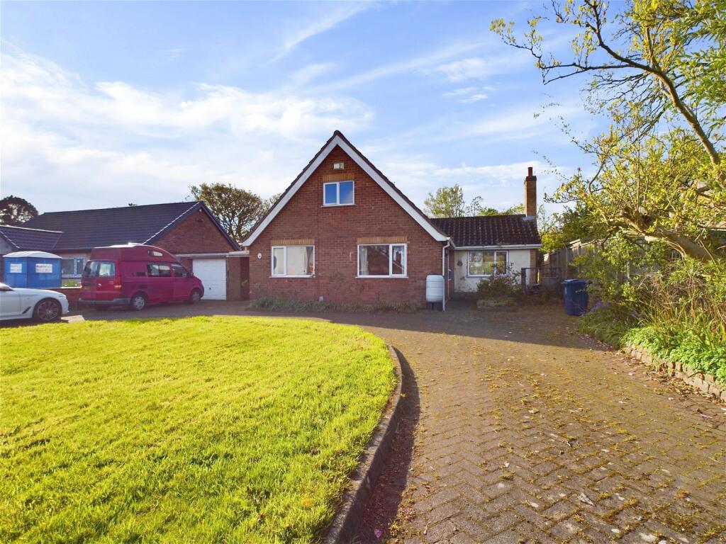 4 bedroom detached house for sale in Briars Lane,Lathom,L40 5TG, L40