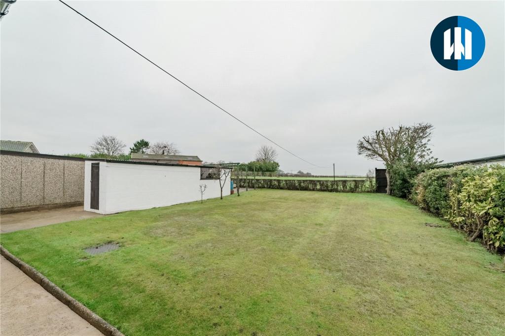 3 bedroom bungalow for sale in Barnsley Road, Hemsworth, Pontefract, WF9