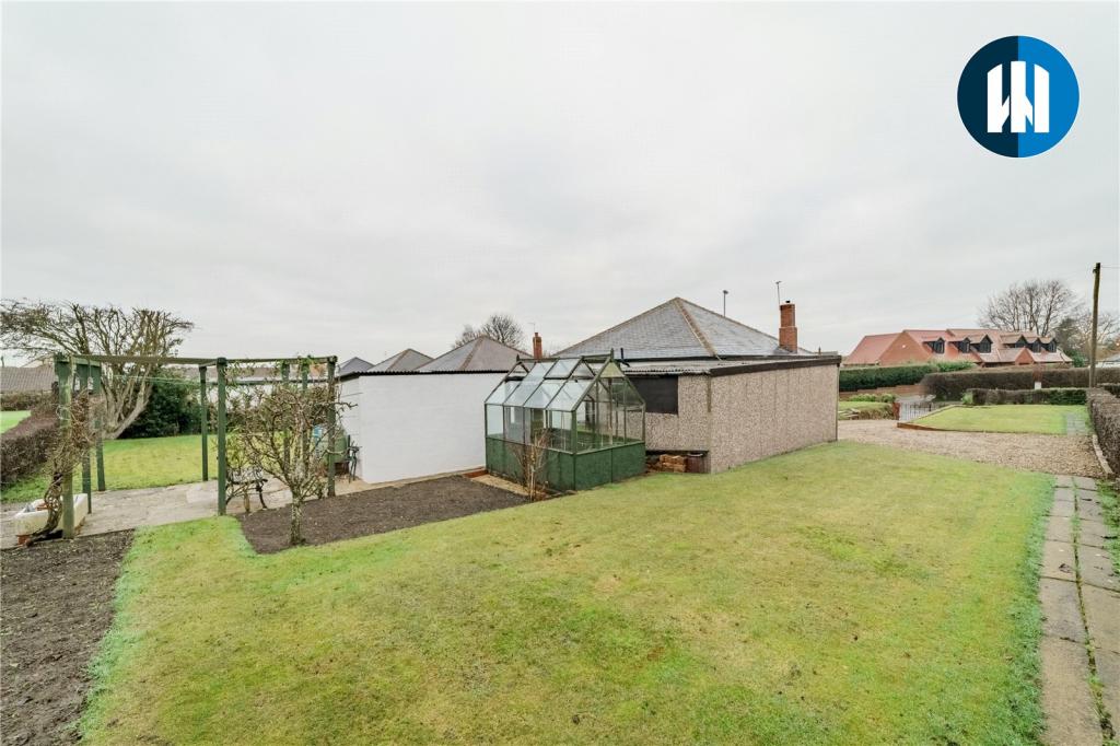3 bedroom bungalow for sale in Barnsley Road, Hemsworth, Pontefract, WF9