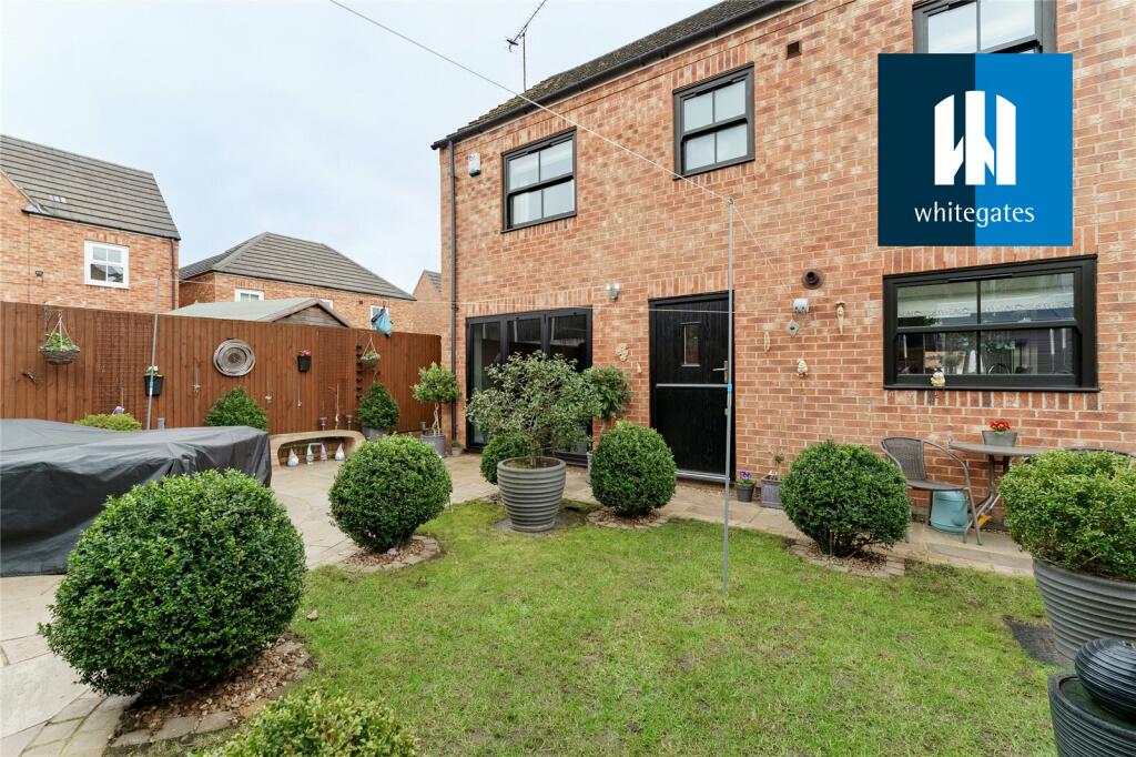 4 bedroom detached house for sale in Marsden Mews, Hemsworth, Pontefract, West Yorkshire, WF9