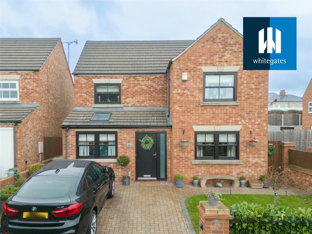 4 bedroom detached house for sale in Marsden Mews, Hemsworth, Pontefract, West Yorkshire, WF9