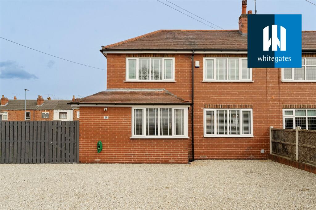 2 bedroom semidetached house for sale in Doncaster Road, South Elmsall