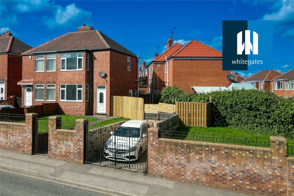 2 bedroom semidetached house for sale in Westfield Lane, South Elmsall
