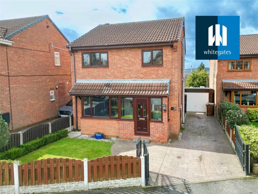 4 bedroom detached house for sale in Sandford Road, South Elmsall