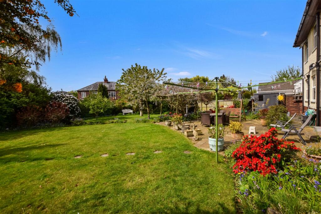 4 bedroom detached house for sale in Coroners Lane, Farnworth, Widnes, WA8