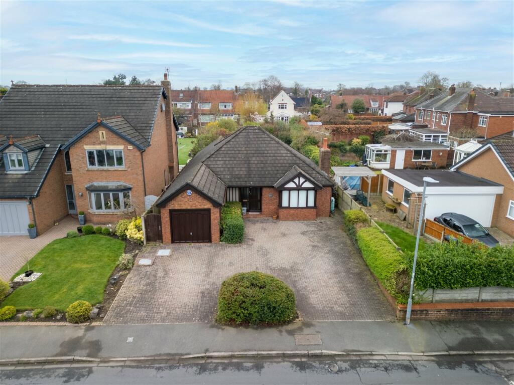 2 bedroom detached bungalow for sale in Julian Way, Farnworth, Widnes, WA8