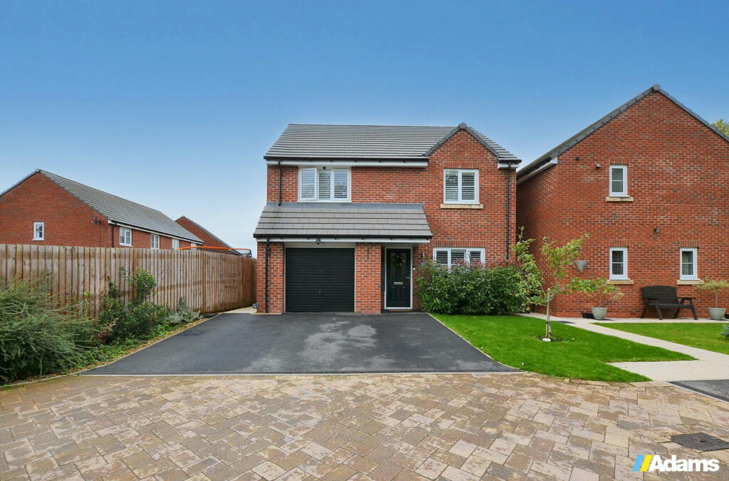 4 bedroom detached house for sale in Wharford Lane, Sandymoor, WA7