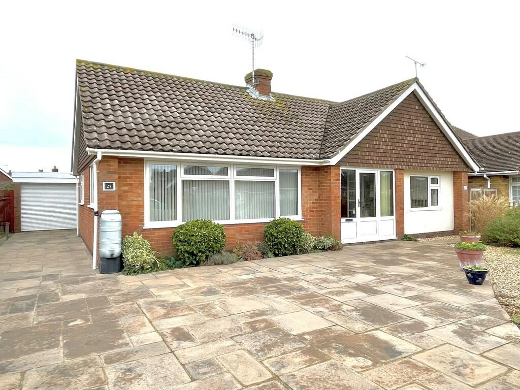 2 bedroom detached bungalow for sale in Andrew Close, Rustington, BN16