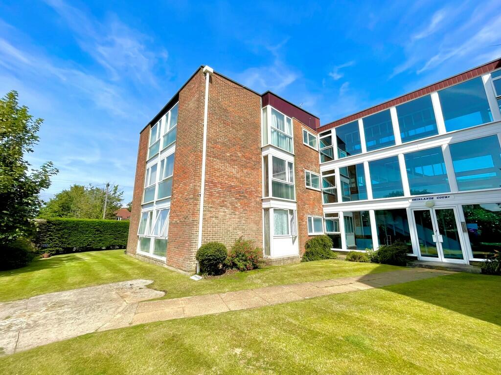 2 bedroom flat for sale in Sea Avenue, Rustington, BN16