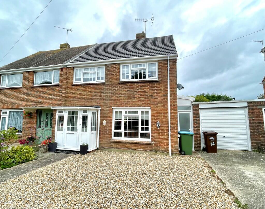 3 bedroom semidetached house for sale in Meadow Way, Littlehampton, BN17