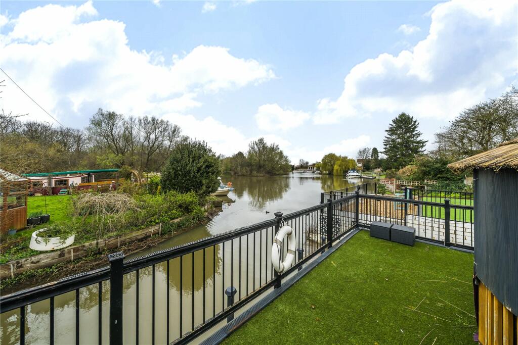 3 bedroom bungalow for sale in Laleham Reach, Chertsey, Surrey, KT16