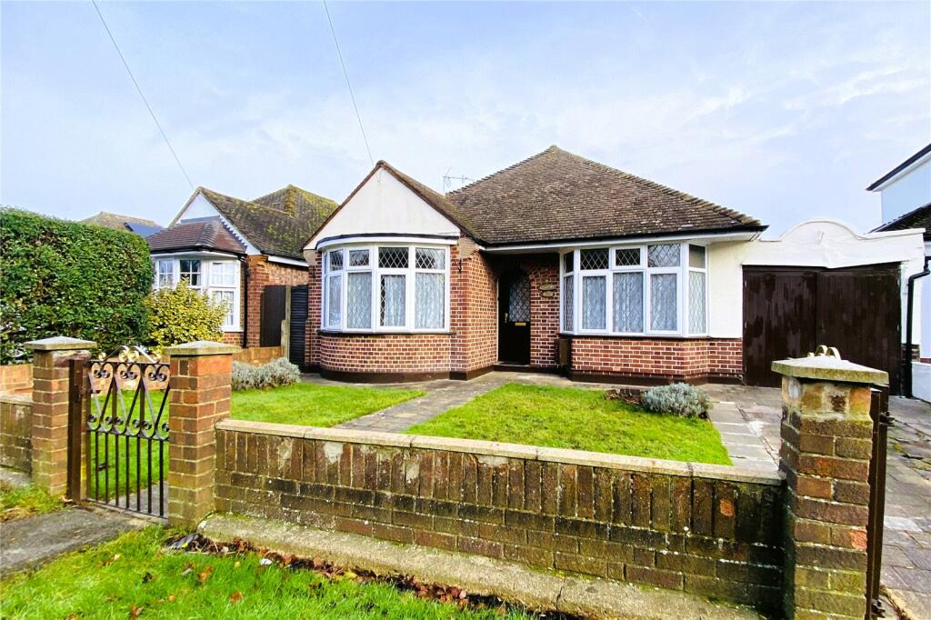 2 bedroom detached house for sale in Laleham Road, StainesuponThames, Surrey, TW18