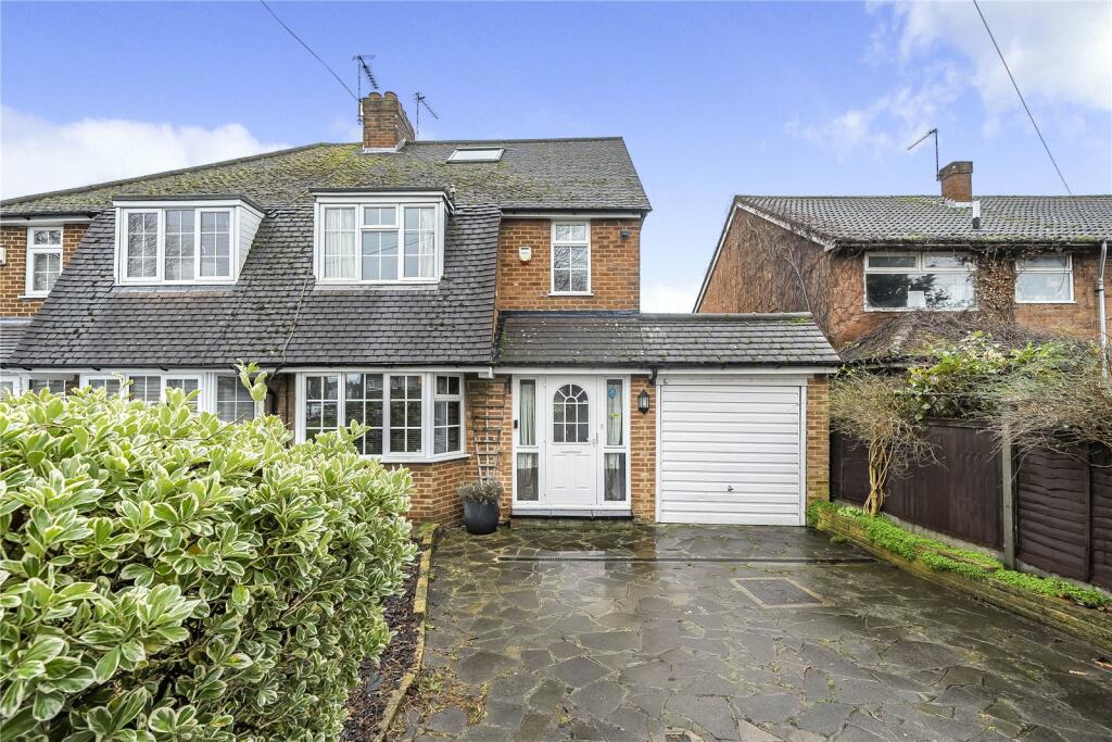 4 bedroom semidetached house for sale in Worple Road, Stainesupon