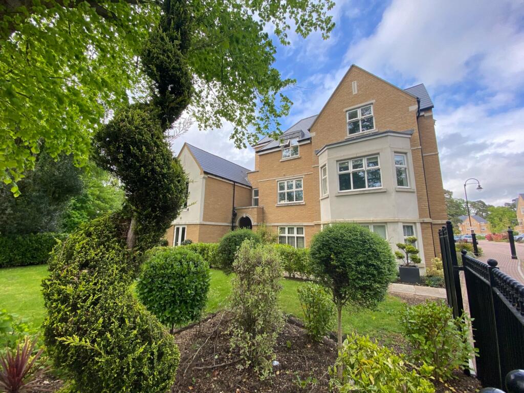 2 bedroom apartment for rent in Queenswood Crescent, Englefield Green
