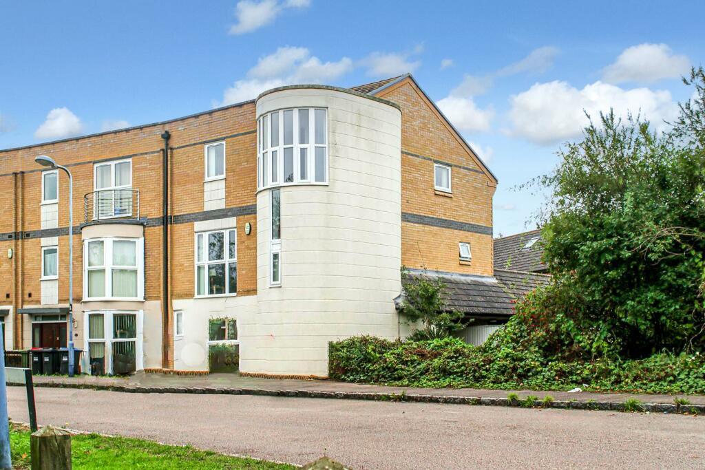 5 bedroom town house for sale in Milton Road, Broughton, Milton Keynes