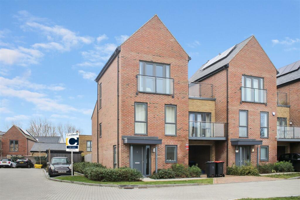 4 bedroom end of terrace house for sale in Dopplar Grove, Oakgrove