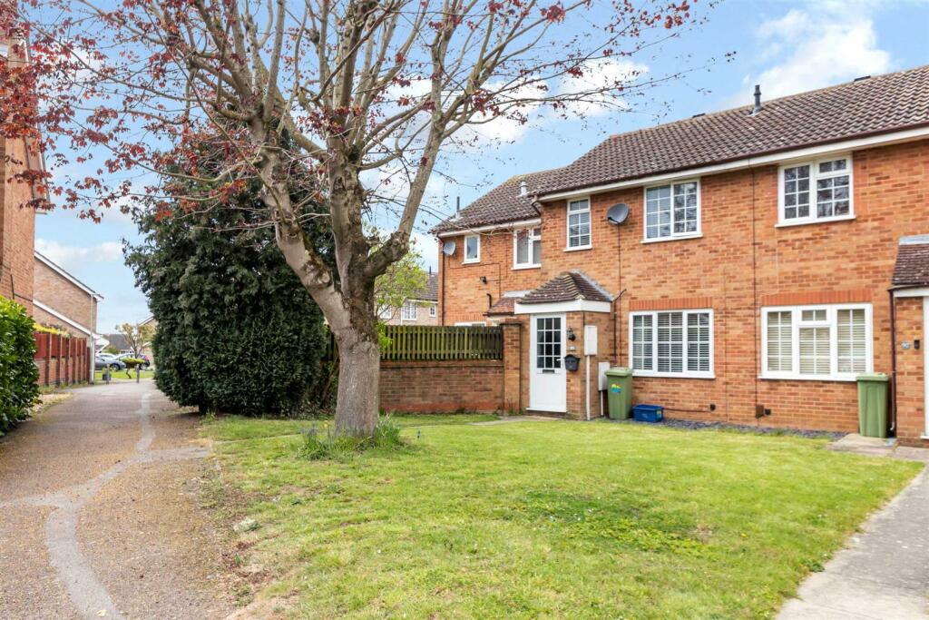 2 bedroom terraced house for sale in Wordsworth Avenue, Newport Pagnell