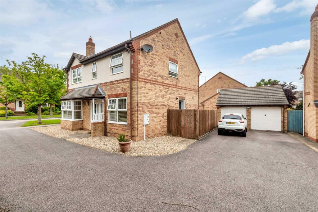 4 bedroom detached house for sale in Bowland Drive, Emerson Valley, MK4
