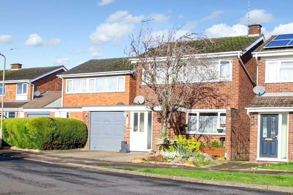 3 bedroom link detached house for sale in Baccara Grove, Bletchley