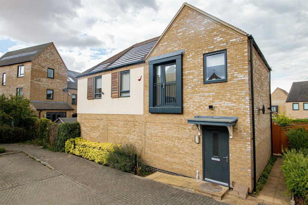 2 bedroom coach house for rent in Fitzgerald Grove, Tattenhoe Park, MK4