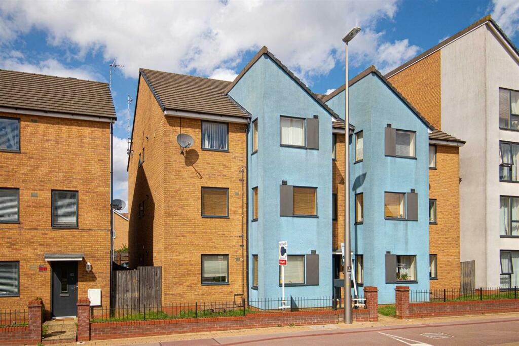 2 bedroom apartment for rent in Countess Way, Broughton, MK10