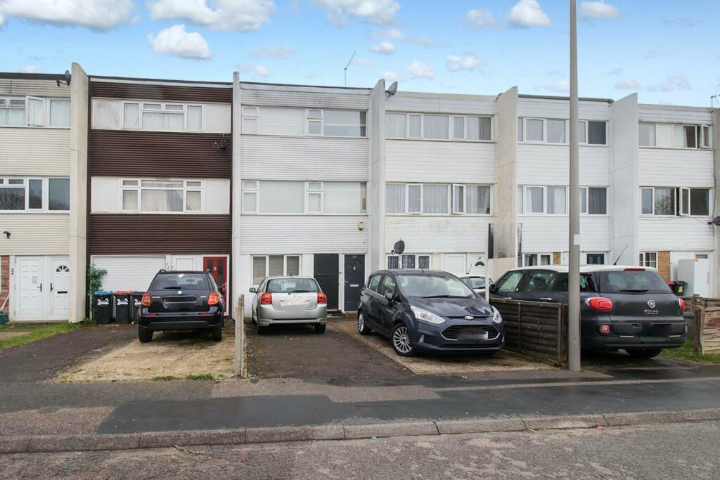 5 bedroom terraced house for sale in Langland Road, Netherfield, MK6