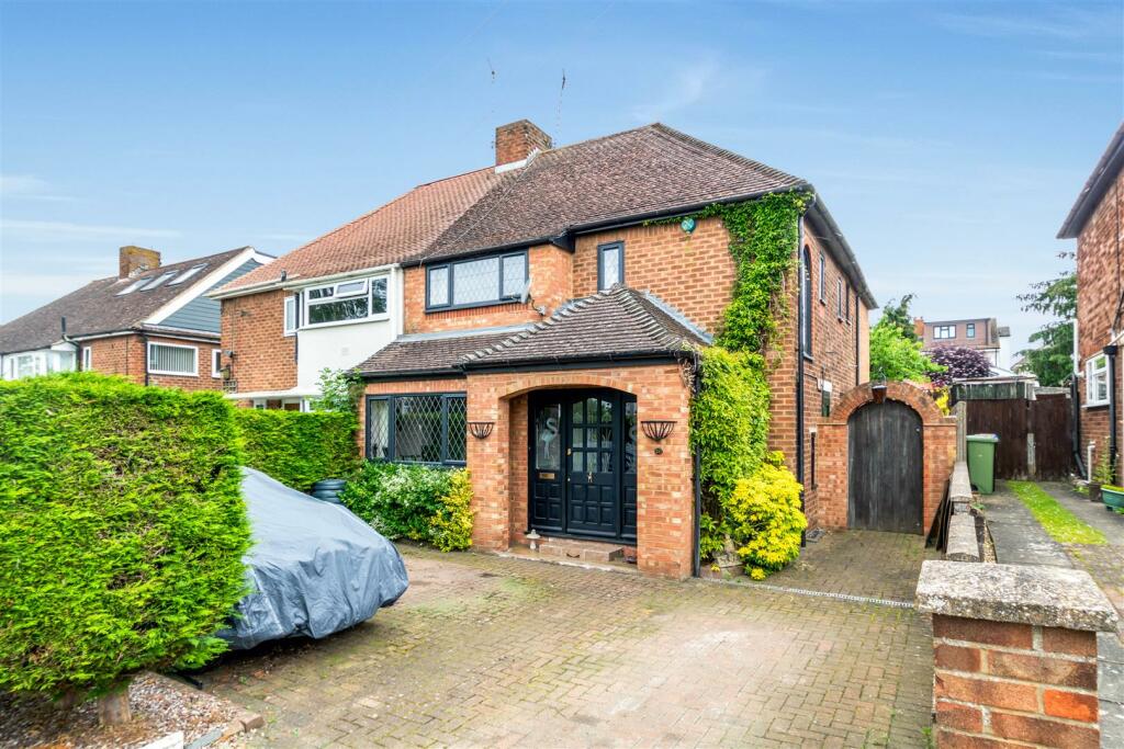 3 bedroom semidetached house for sale in Wolverton Road, Haversham