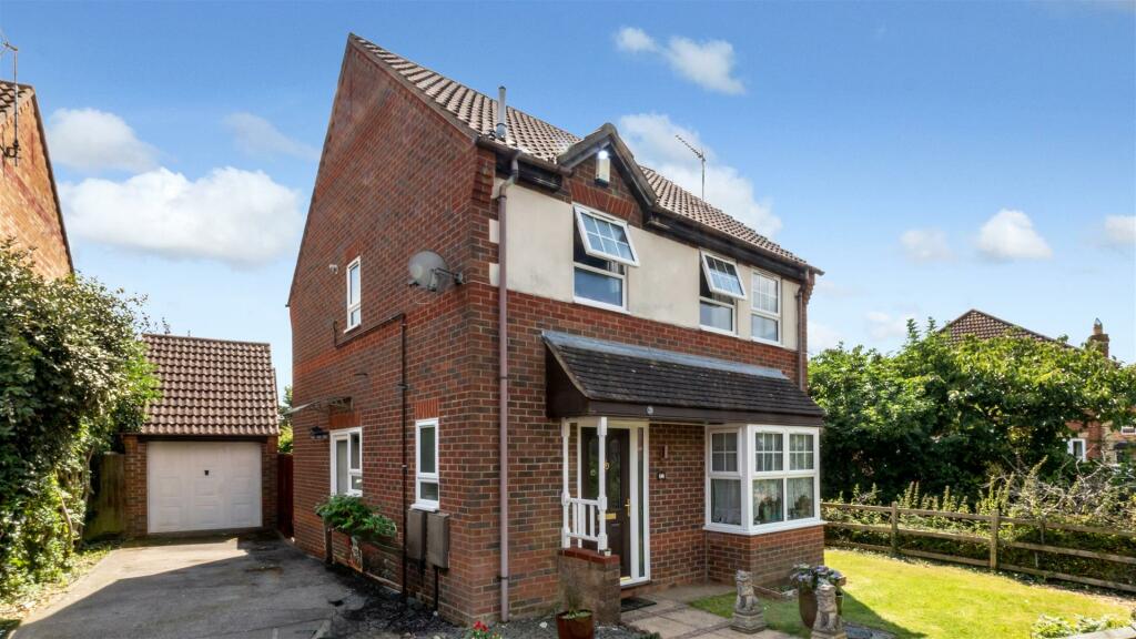 3 bedroom detached house for sale in The Nortons, Caldecotte, Milton Keynes, MK7